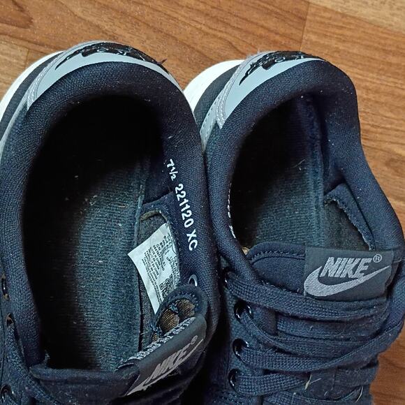 Athletic_Shoes
